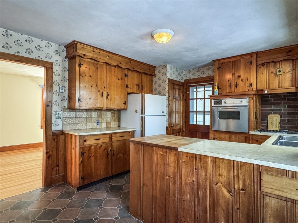 18 Stage Road Deerfield, MA 01373 - Photo 9 of 42