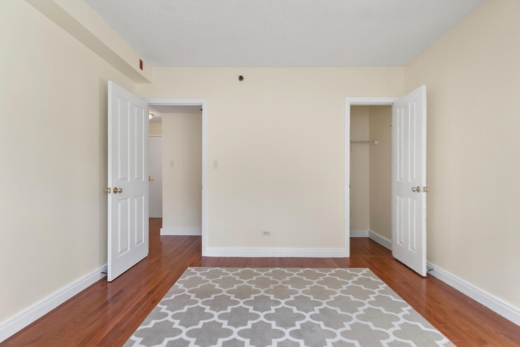 534 Beacon Street, Unit 302 Boston, MA 02215 - Photo 11 of 18 a view of an empty room