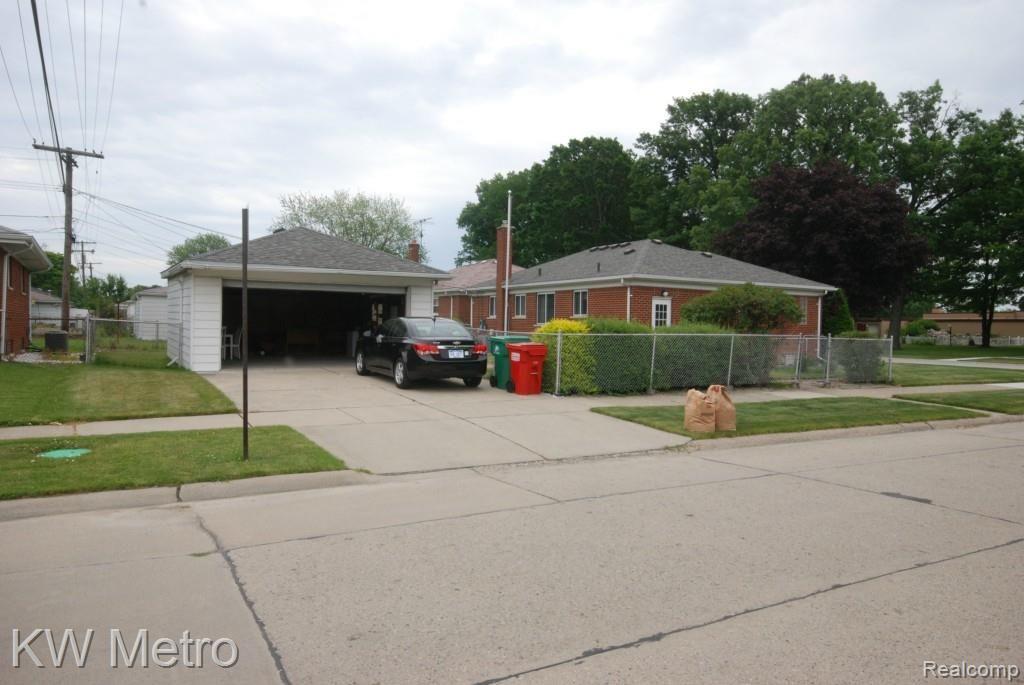19301 Stephens Road Eastpointe, MI 48021 - Photo 33 of 38 DSC_0090.jpg