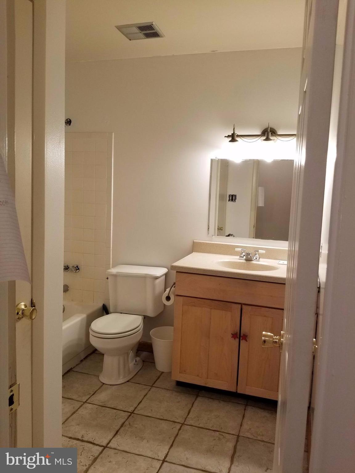 13004 Kahns Road Manassas, VA 20112 - Photo 16 of 26 Bath (Upstairs Hall Bath)