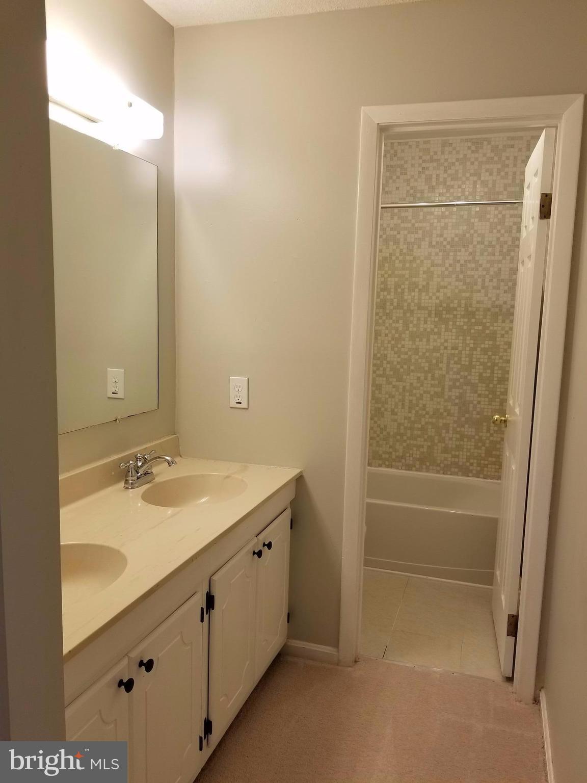 13004 Kahns Road Manassas, VA 20112 - Photo 21 of 26 Bath (Master)