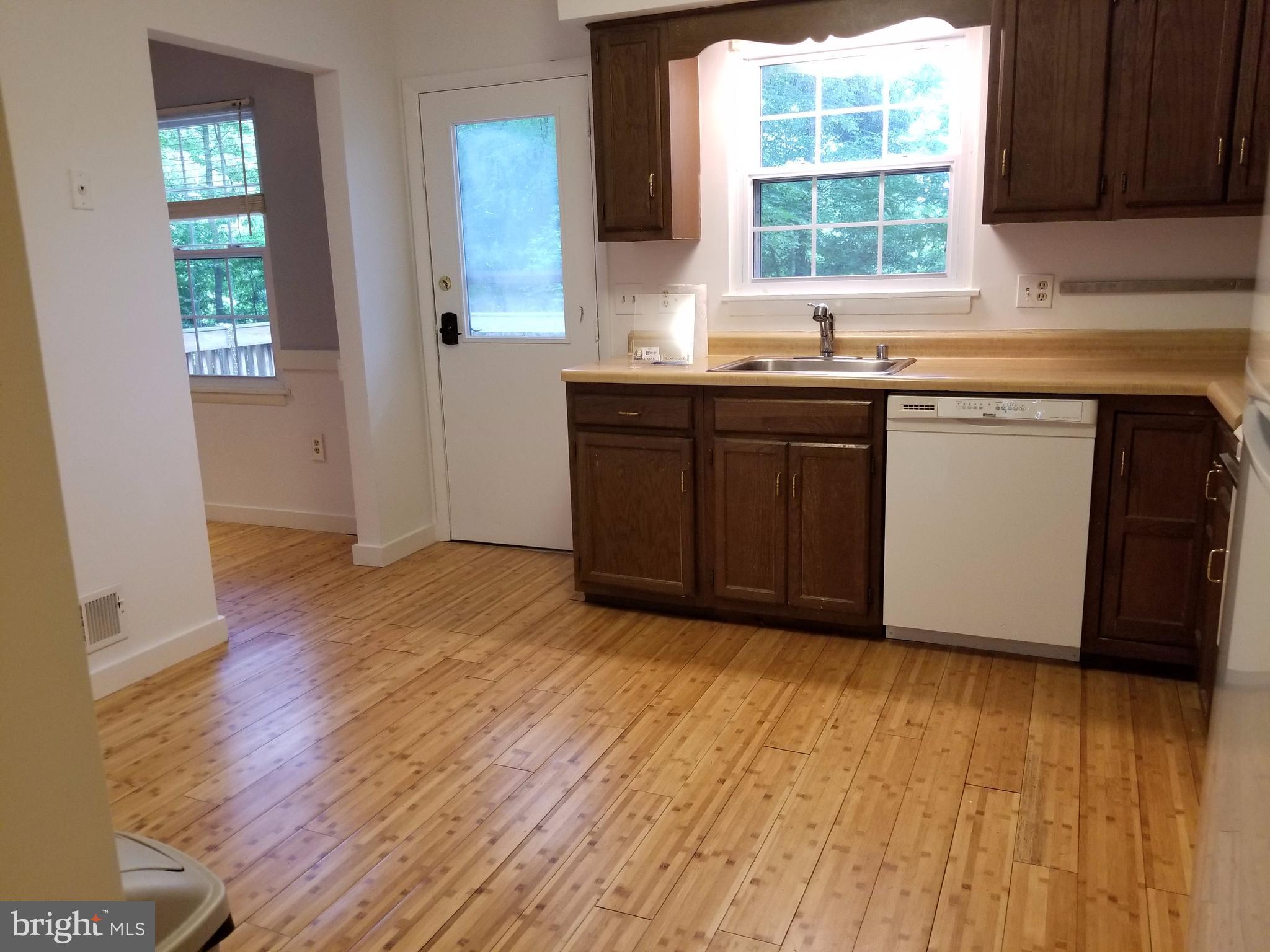 13004 Kahns Road Manassas, VA 20112 - Photo 4 of 26 Kitchen