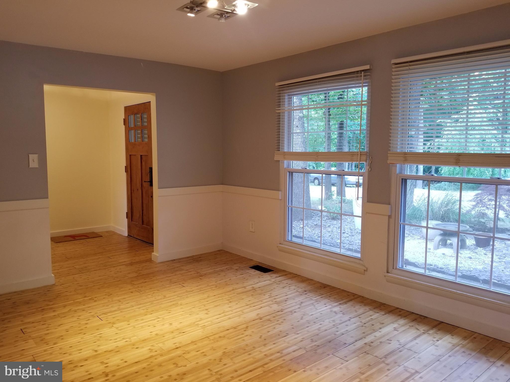 13004 Kahns Road Manassas, VA 20112 - Photo 8 of 26 Living Room