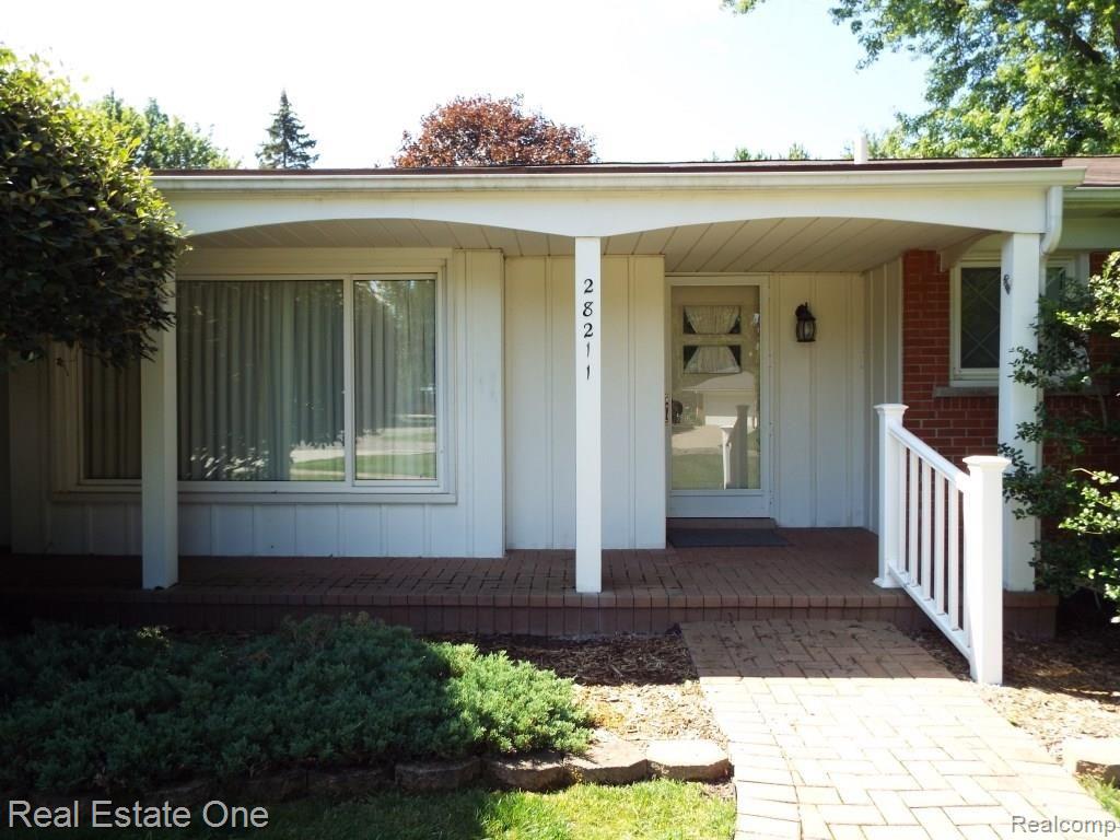 28211 Westerleigh Road Farmington Hills, MI 48334 - Photo 4 of 48