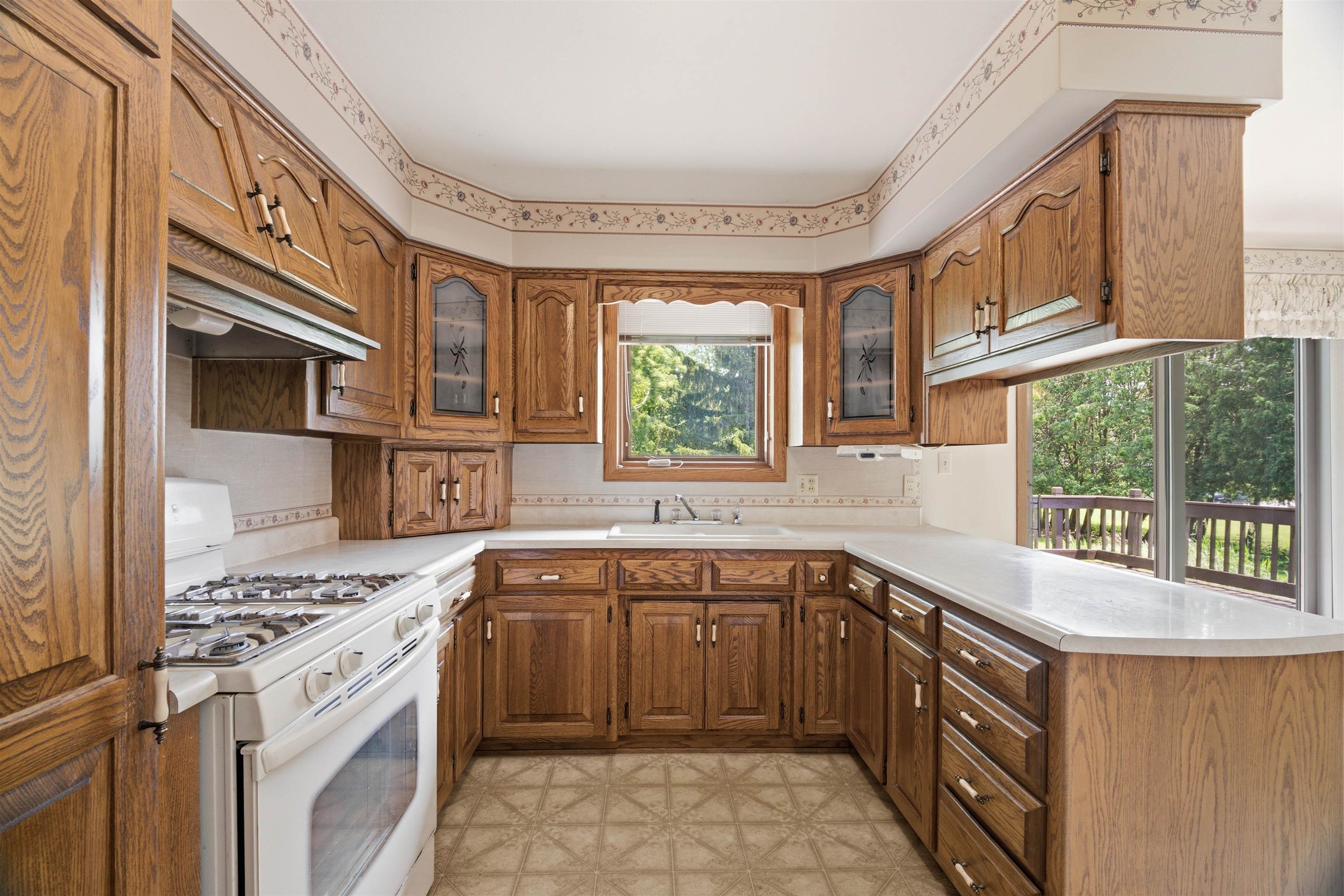 1102 South Ridge Lane Appleton, WI 54914 - Photo 9 of 52