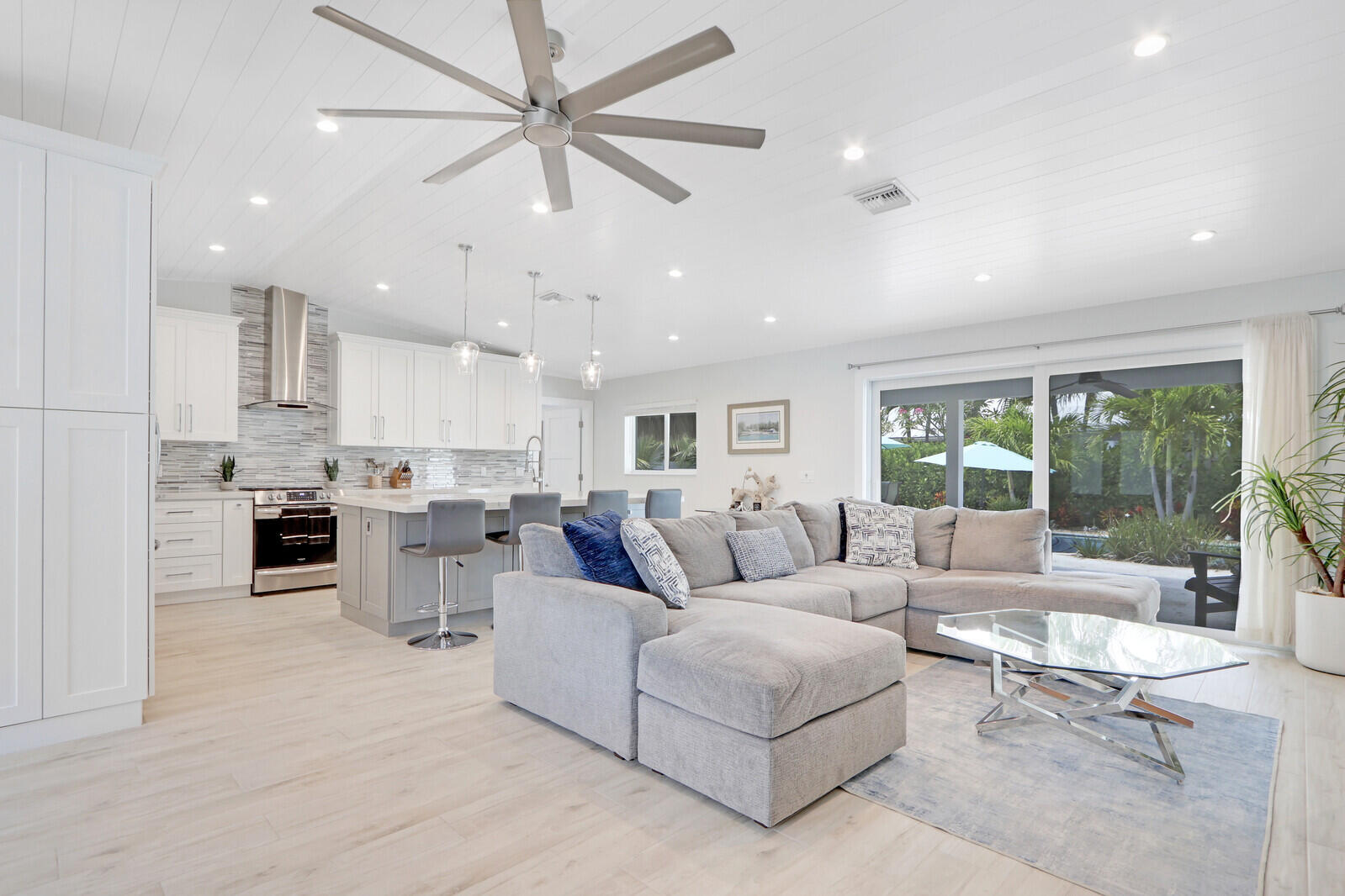 27 Willow Road Tequesta, FL 33469 - Photo 8 of 42 08_Image_8_mls