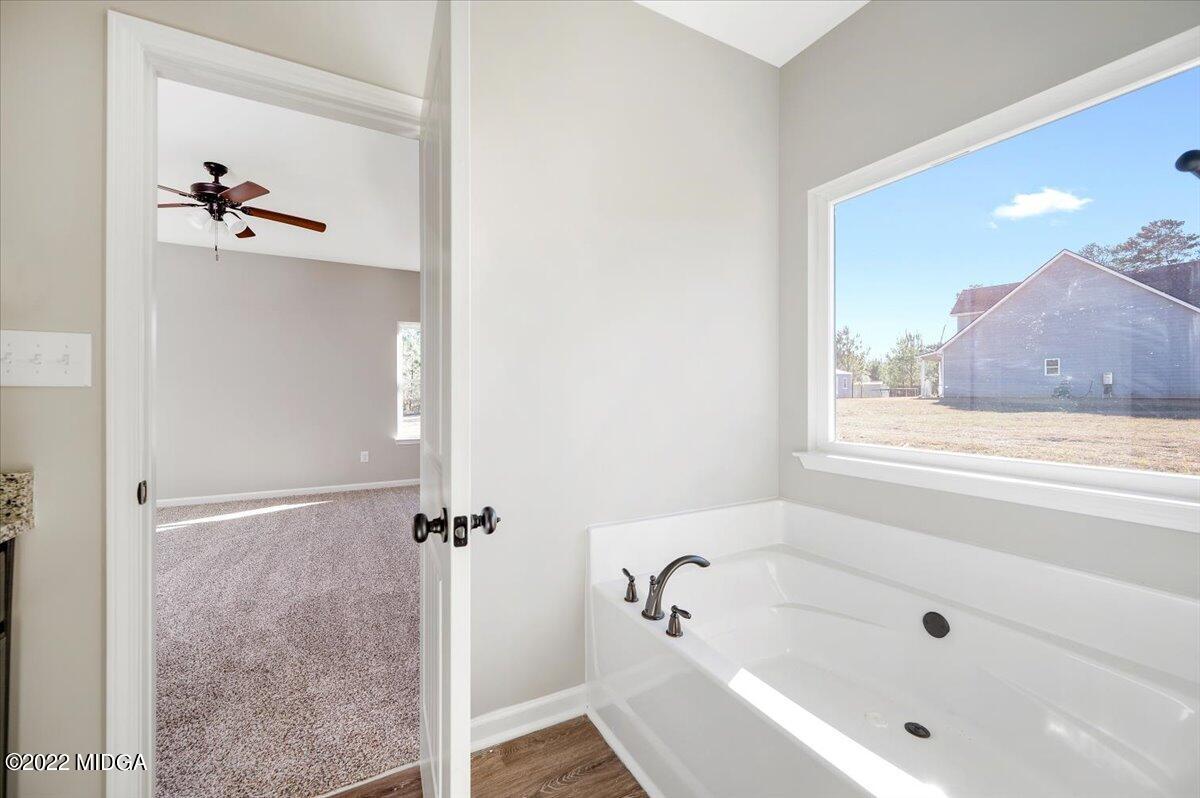 229 Davis Road Gray, GA 31032 - Photo 16 of 30 a bathroom with a bathtub