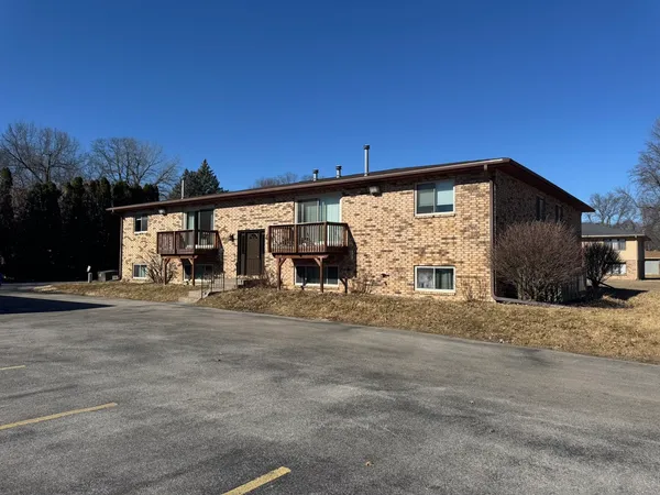 $1,100 | 310 30th Avenue, Unit 4, East Moline, IL 61265