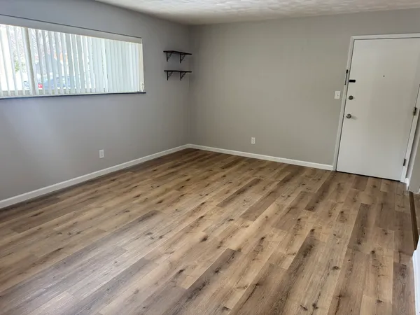 $1,100 | 310 30th Avenue, Unit 4, East Moline, IL 61265