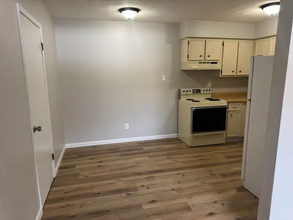 $1,100 | 310 30th Avenue, Unit 4, East Moline, IL 61265