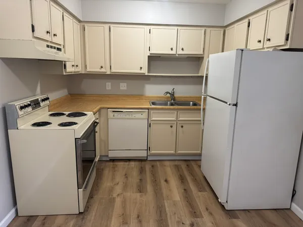 $1,100 | 310 30th Avenue, Unit 4, East Moline, IL 61265