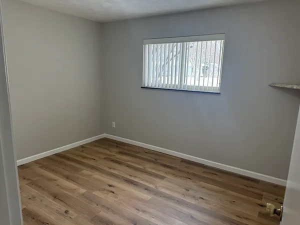 $1,100 | 310 30th Avenue, Unit 4, East Moline, IL 61265