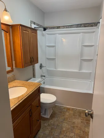 $1,100 | 310 30th Avenue, Unit 4, East Moline, IL 61265