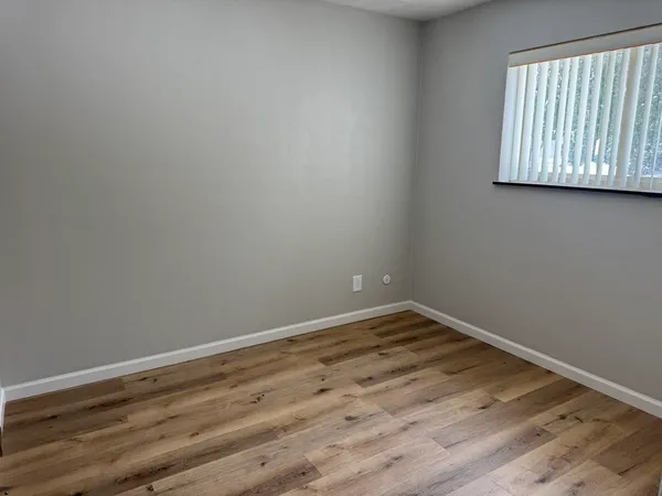 $1,100 | 310 30th Avenue, Unit 4, East Moline, IL 61265