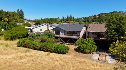 $1,045,000 | 1306 Pinon Drive, Healdsburg, CA 95448