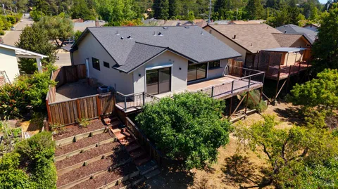 $1,045,000 | 1306 Pinon Drive, Healdsburg, CA 95448