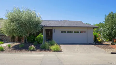 $1,045,000 | 1306 Pinon Drive, Healdsburg, CA 95448