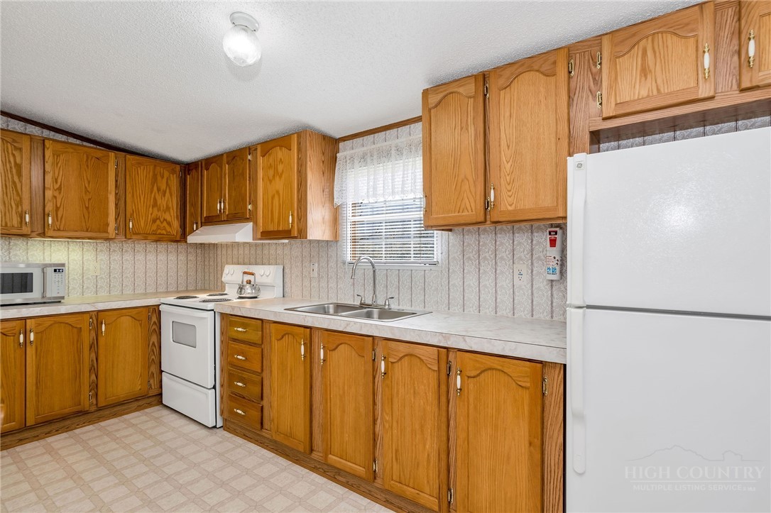 860 West Sugar Tree Road Warrensville, NC 28693 - Photo 21 of 46