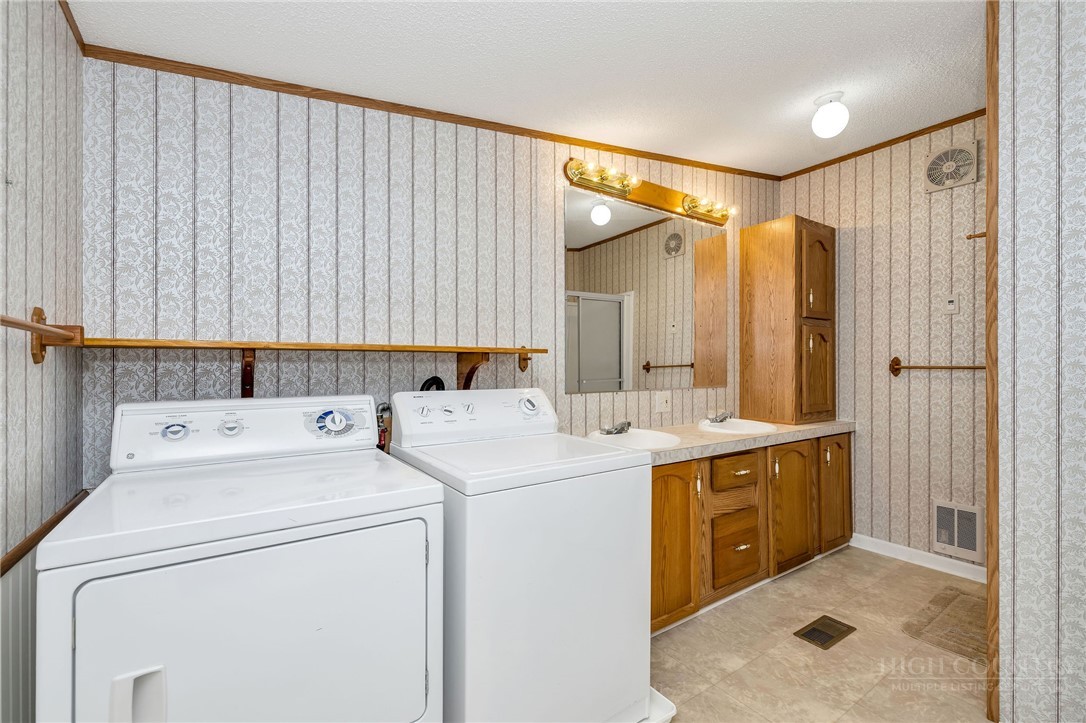 860 West Sugar Tree Road Warrensville, NC 28693 - Photo 28 of 46