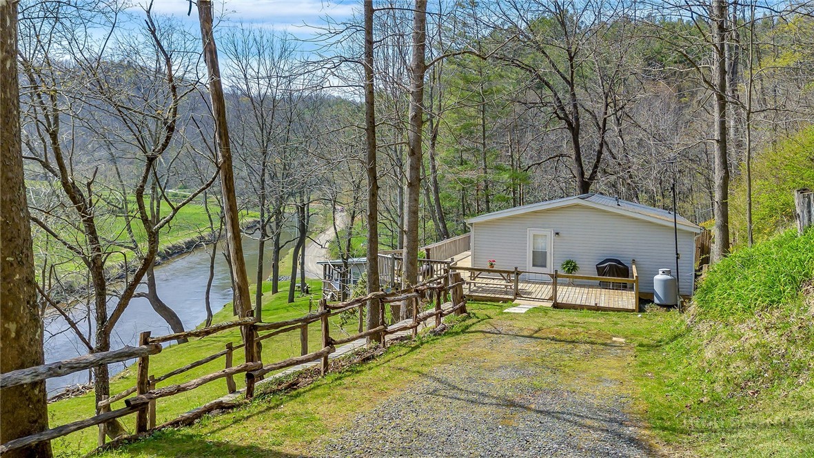 860 West Sugar Tree Road Warrensville, NC 28693 - Photo 6 of 46