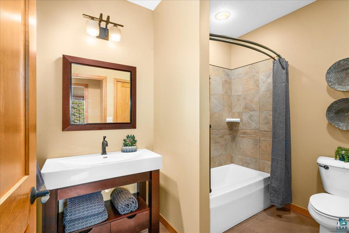 92598 Spells Road Sturgeon Lake, MN 55783 - Photo 34 of 60 Full bath featuring toilet and shower / bath combo