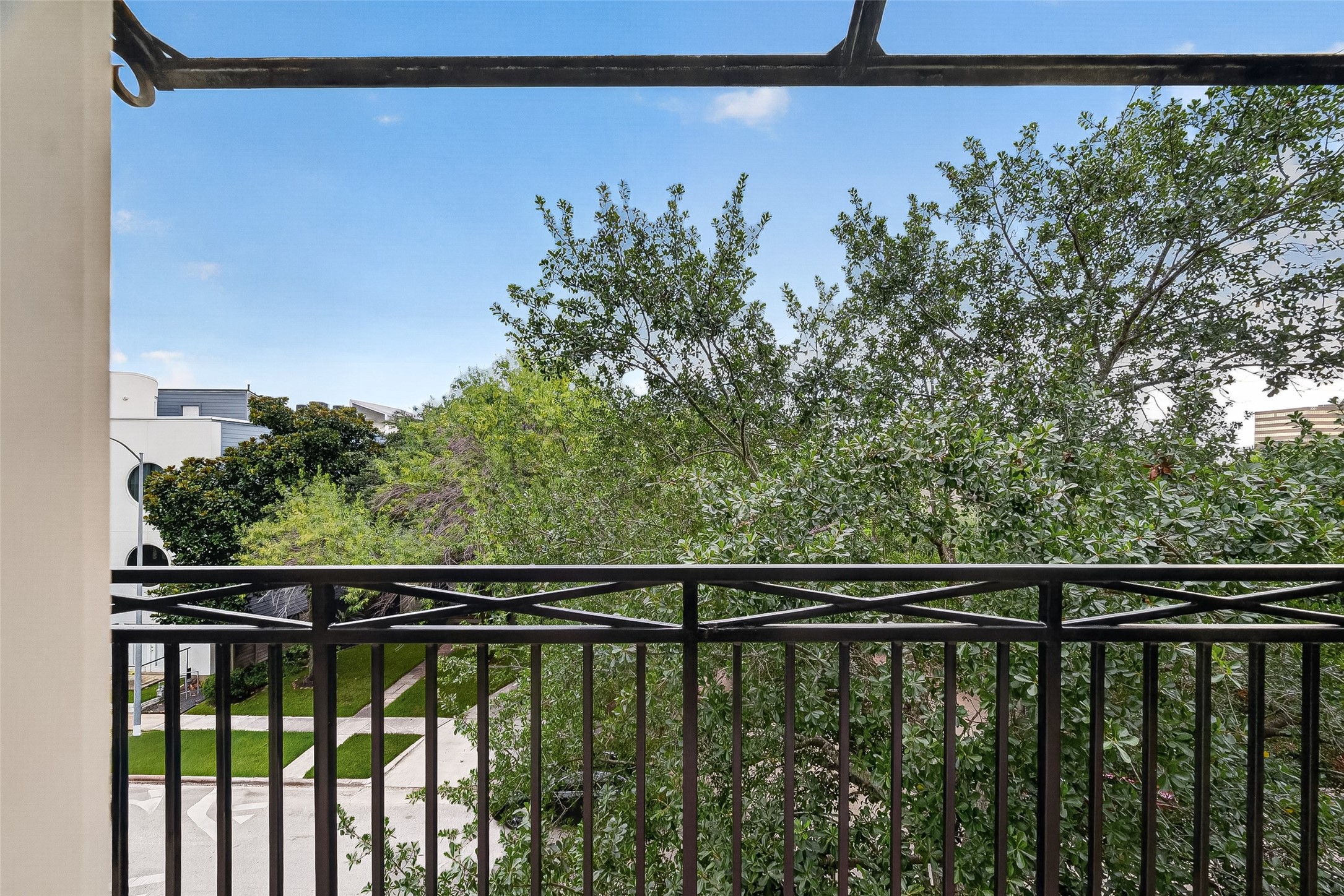 2034 Colquitt Street, Unit A Houston, TX 77098 - Photo 29 of 41 3rd floor balcony view.