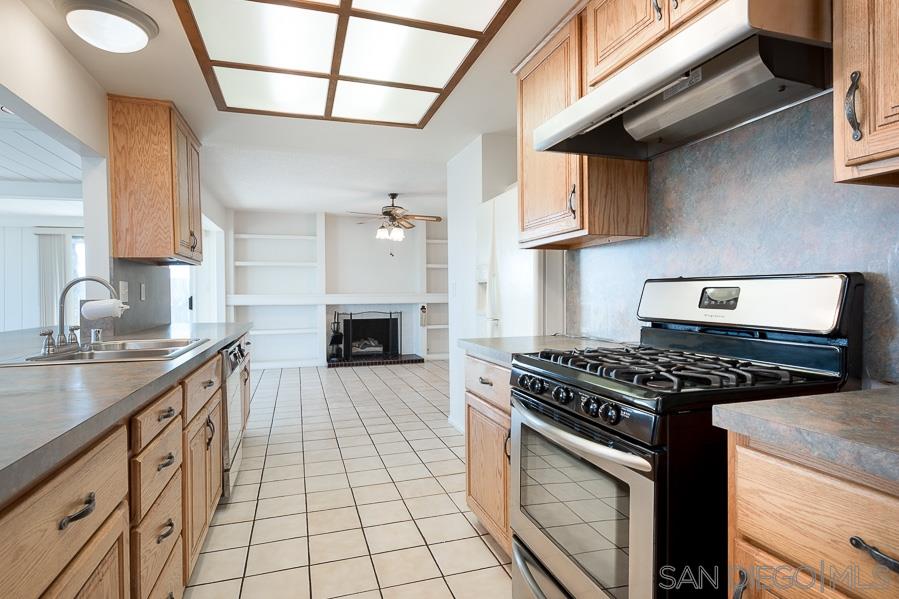 3239 Cristobal Way Spring Valley, CA 91977 - Photo 10 of 25 Gallery Image 10