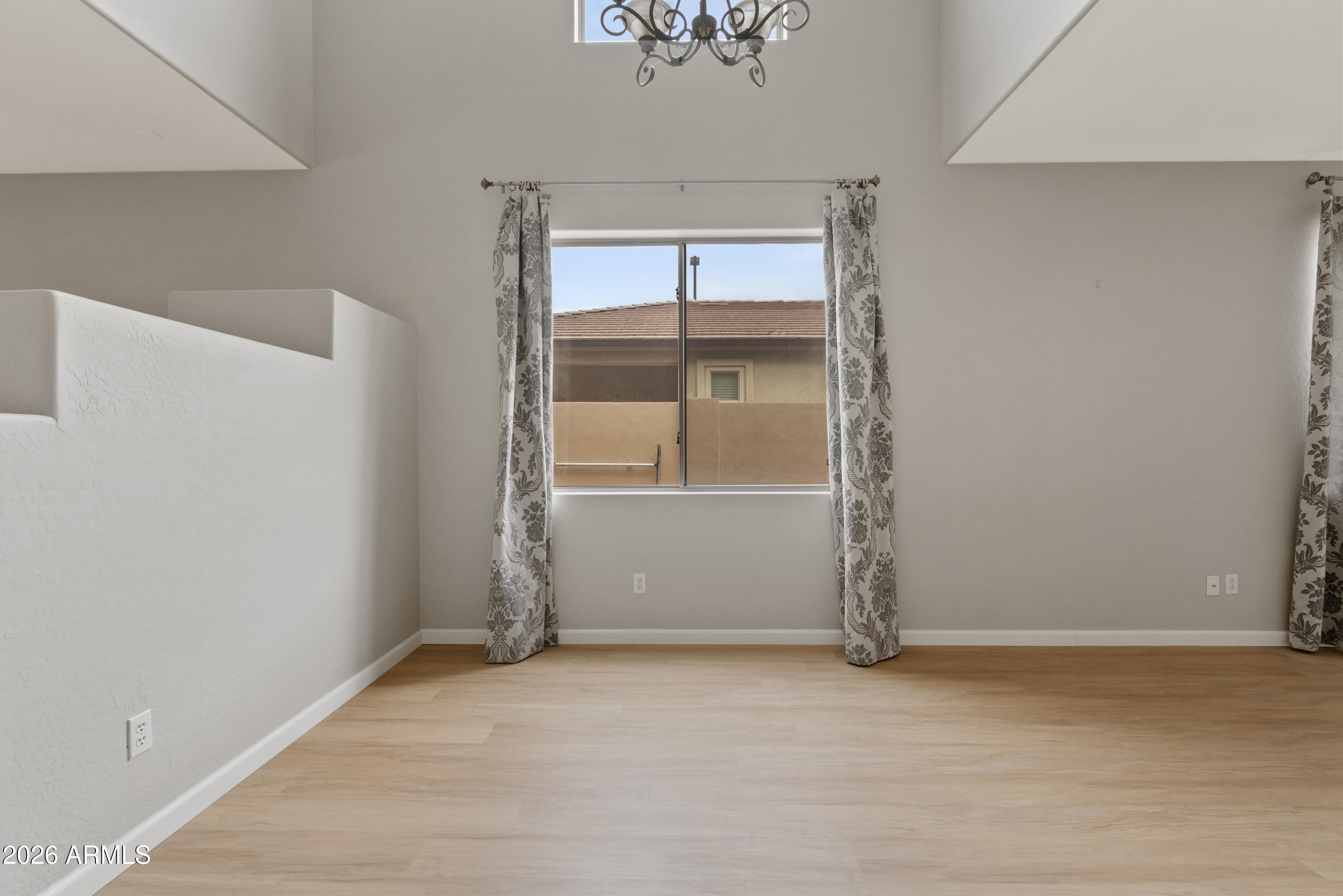 6280 South Sinova Court Gilbert, AZ 85298 - Photo 11 of 58 Living room