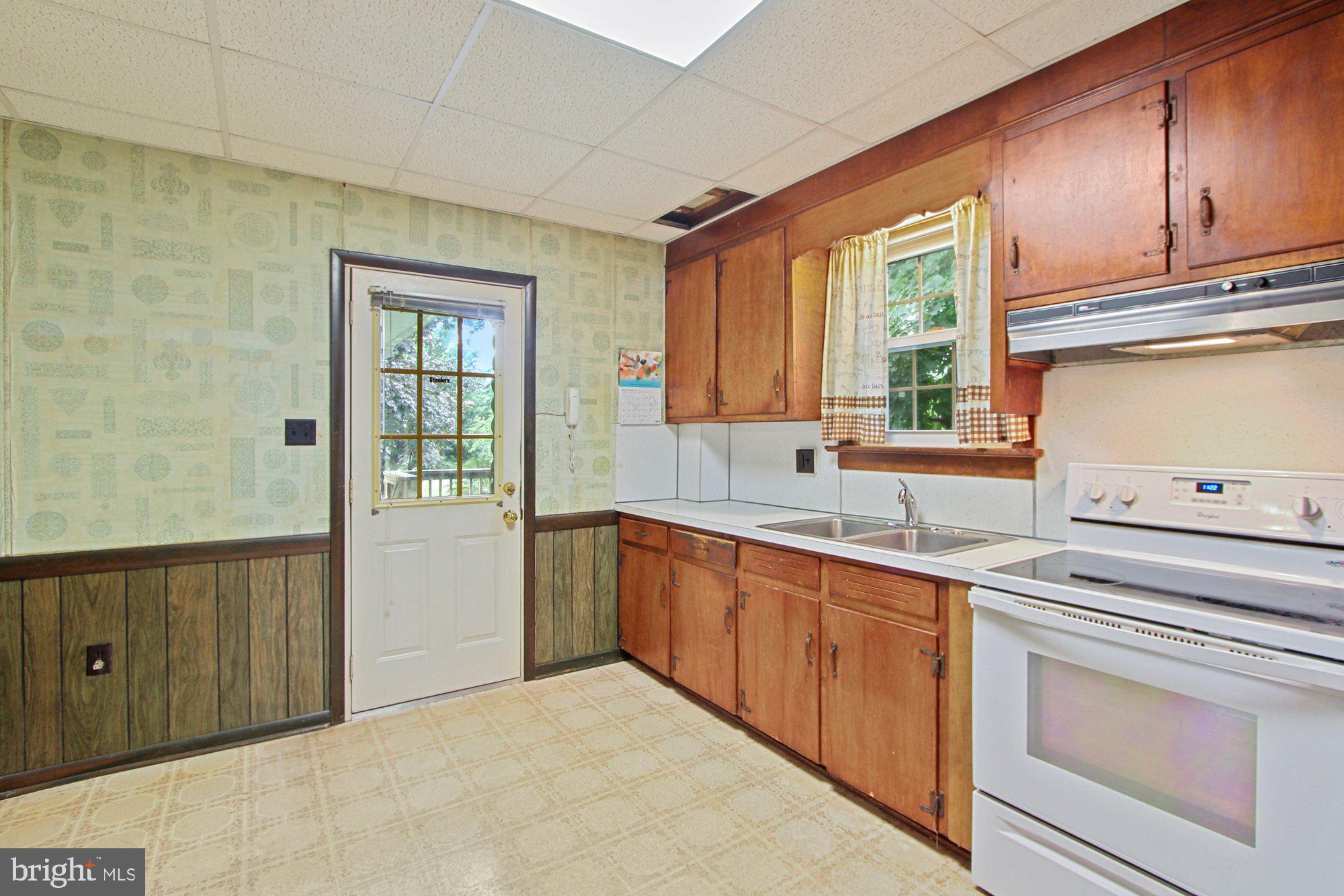 7112 Kopp Road Spring Grove, PA 17362 - Photo 9 of 29