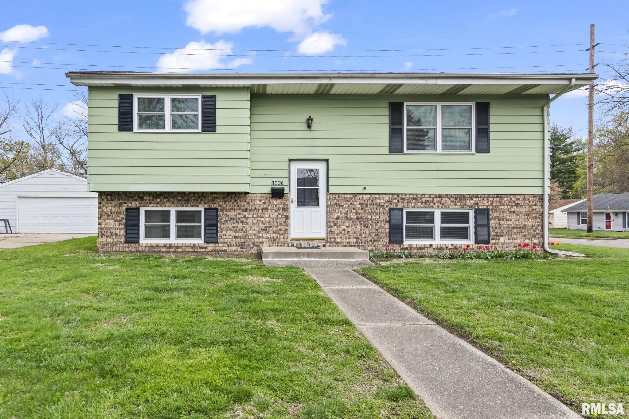 1800 Camden Street Springfield, IL 62702 - Photo 1 of 38 Gallery Image 1