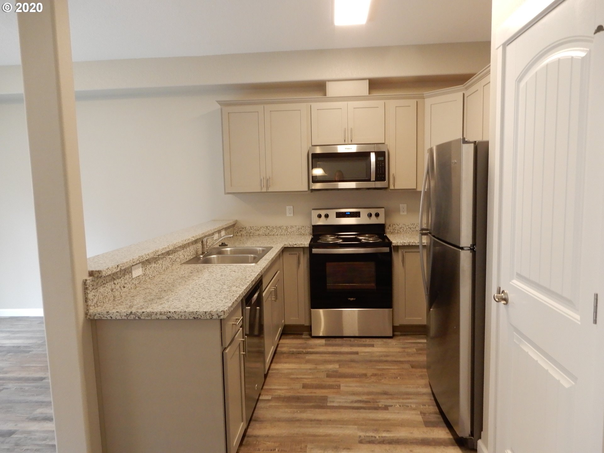 1142 R Street Springfield, OR 97477 - Photo 8 of 25