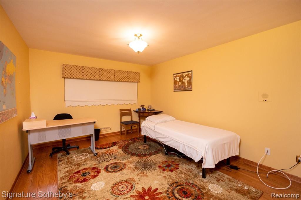 577 Thorntree Road Grosse Pointe Woods, MI 48236 - Photo 20 of 40