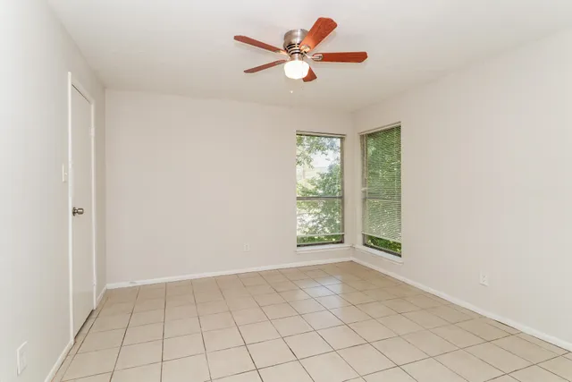 $995 | 4021 Briar Hollow Drive, Unit 4, Dickinson, TX 77539