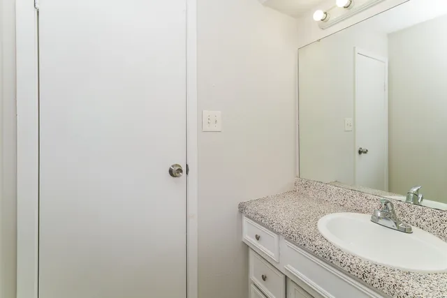 $995 | 4021 Briar Hollow Drive, Unit 4, Dickinson, TX 77539