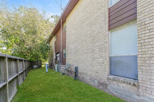 $995 | 4021 Briar Hollow Drive, Unit 4, Dickinson, TX 77539