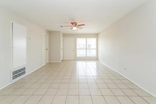 $995 | 4021 Briar Hollow Drive, Unit 4, Dickinson, TX 77539