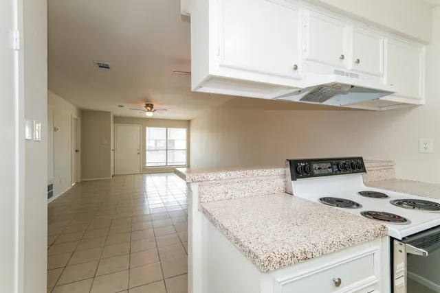 $995 | 4021 Briar Hollow Drive, Unit 4, Dickinson, TX 77539