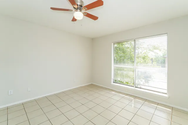 $995 | 4021 Briar Hollow Drive, Unit 4, Dickinson, TX 77539