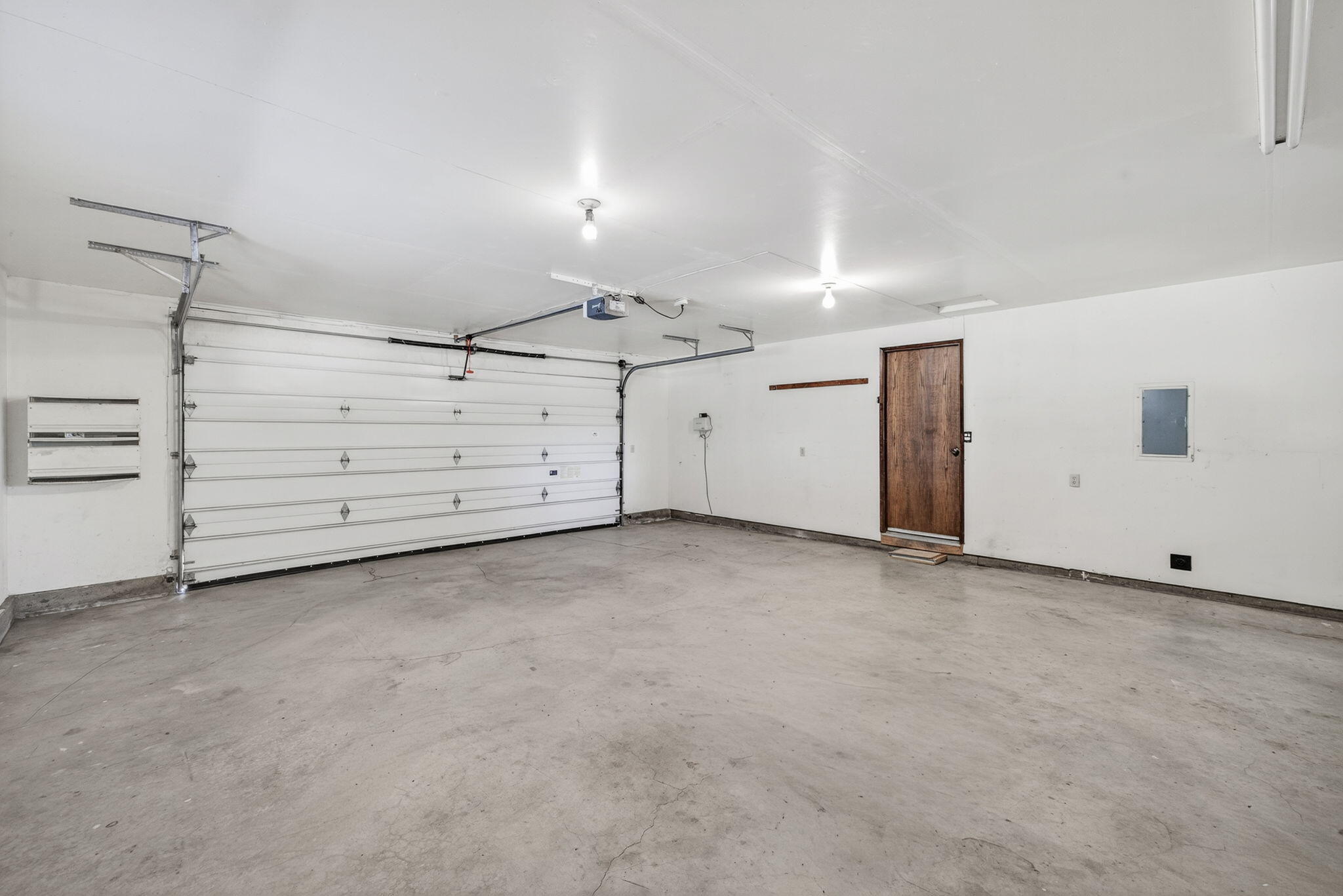 951 Southeast Rancho Lane Madras, OR 97741 - Photo 19 of 48 Attached 2-Car Garage