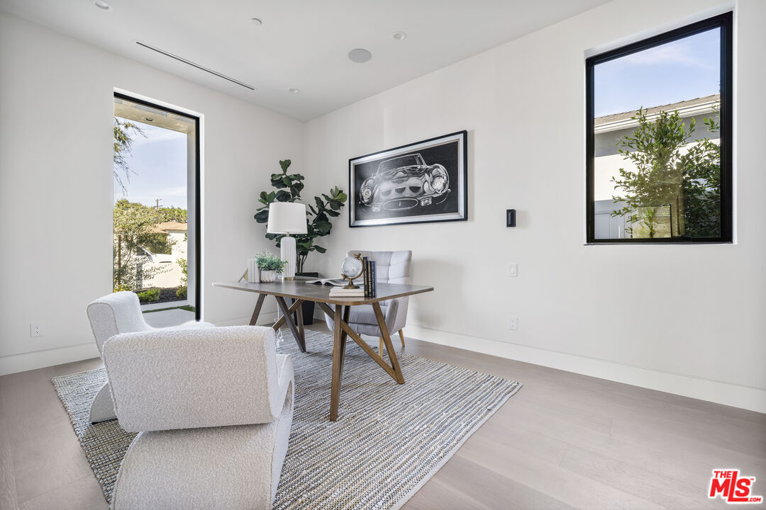 4220 Kenyon Avenue Los Angeles, CA 90066 - Photo 13 of 43 a dining room with furniture and window