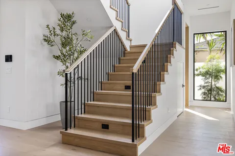 $3,995,000 | 4220 Kenyon Avenue, Los Angeles, CA 90066