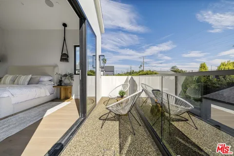 $3,995,000 | 4220 Kenyon Avenue, Los Angeles, CA 90066