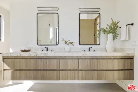 $3,995,000 | 4220 Kenyon Avenue, Los Angeles, CA 90066