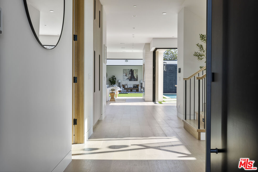 4220 Kenyon Avenue Los Angeles, CA 90066 - Photo 2 of 43 view of living room