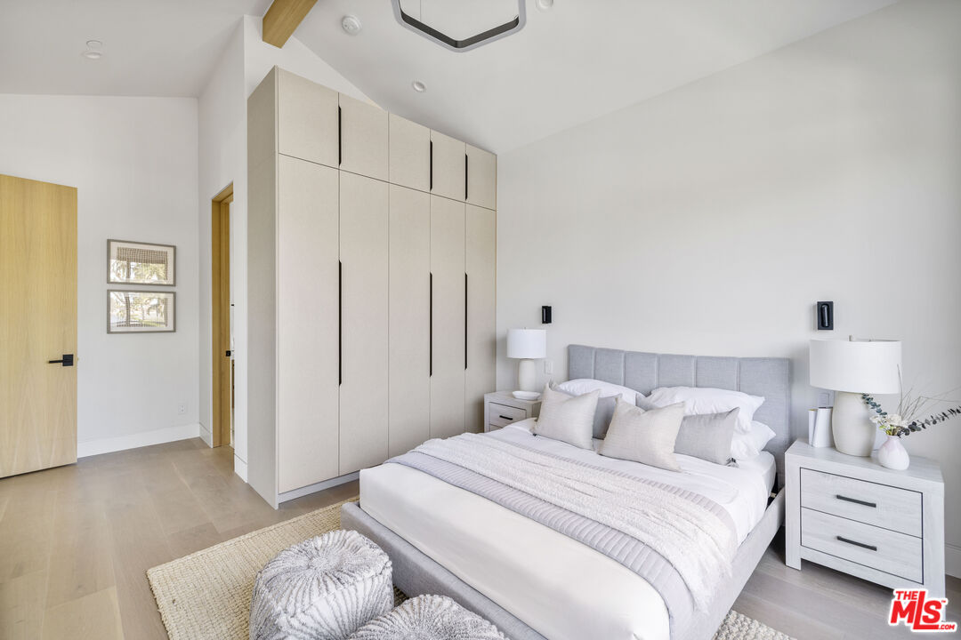 4220 Kenyon Avenue Los Angeles, CA 90066 - Photo 24 of 43 a bedroom with a bed and a couch