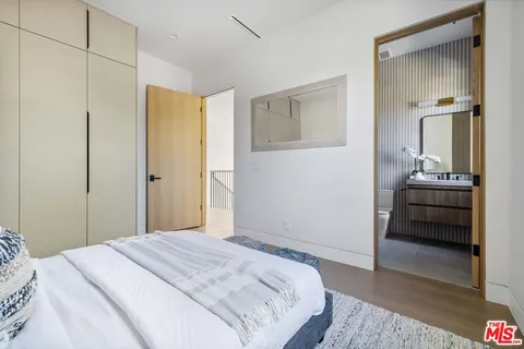 $3,995,000 | 4220 Kenyon Avenue, Los Angeles, CA 90066