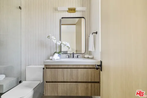 $3,995,000 | 4220 Kenyon Avenue, Los Angeles, CA 90066