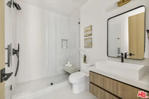 $3,995,000 | 4220 Kenyon Avenue, Los Angeles, CA 90066