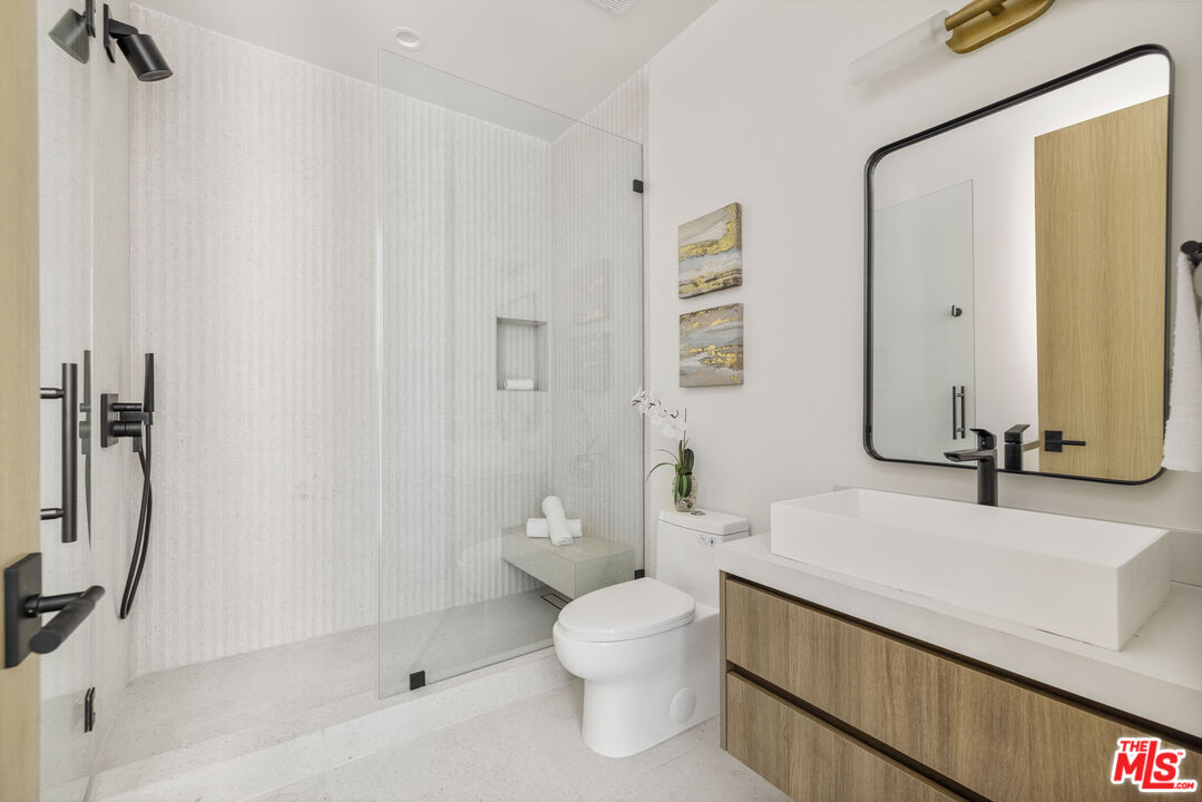 4220 Kenyon Avenue Los Angeles, CA 90066 - Photo 38 of 43 a bathroom with a sink a toilet and shower