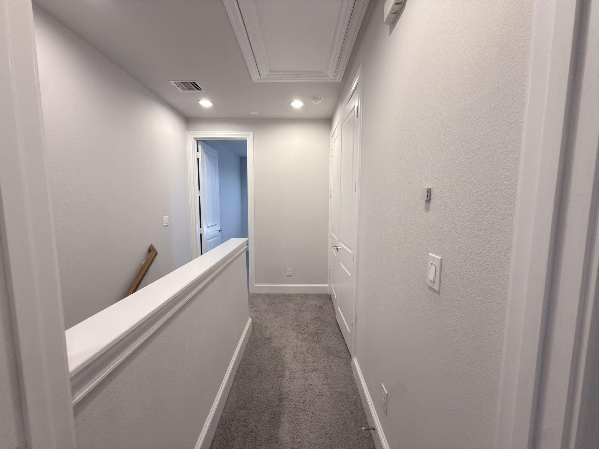 815 Bringhurst Street Houston, TX 77020 - Photo 14 of 19 3RD FLOOR WALK WAY